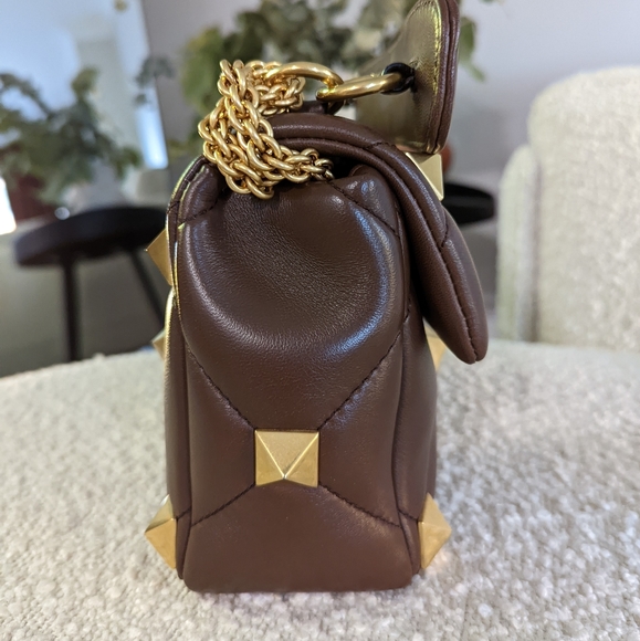 Authentic VALENTINO ROMAN STUD BAG MEDIUM - Picture 3 of 16